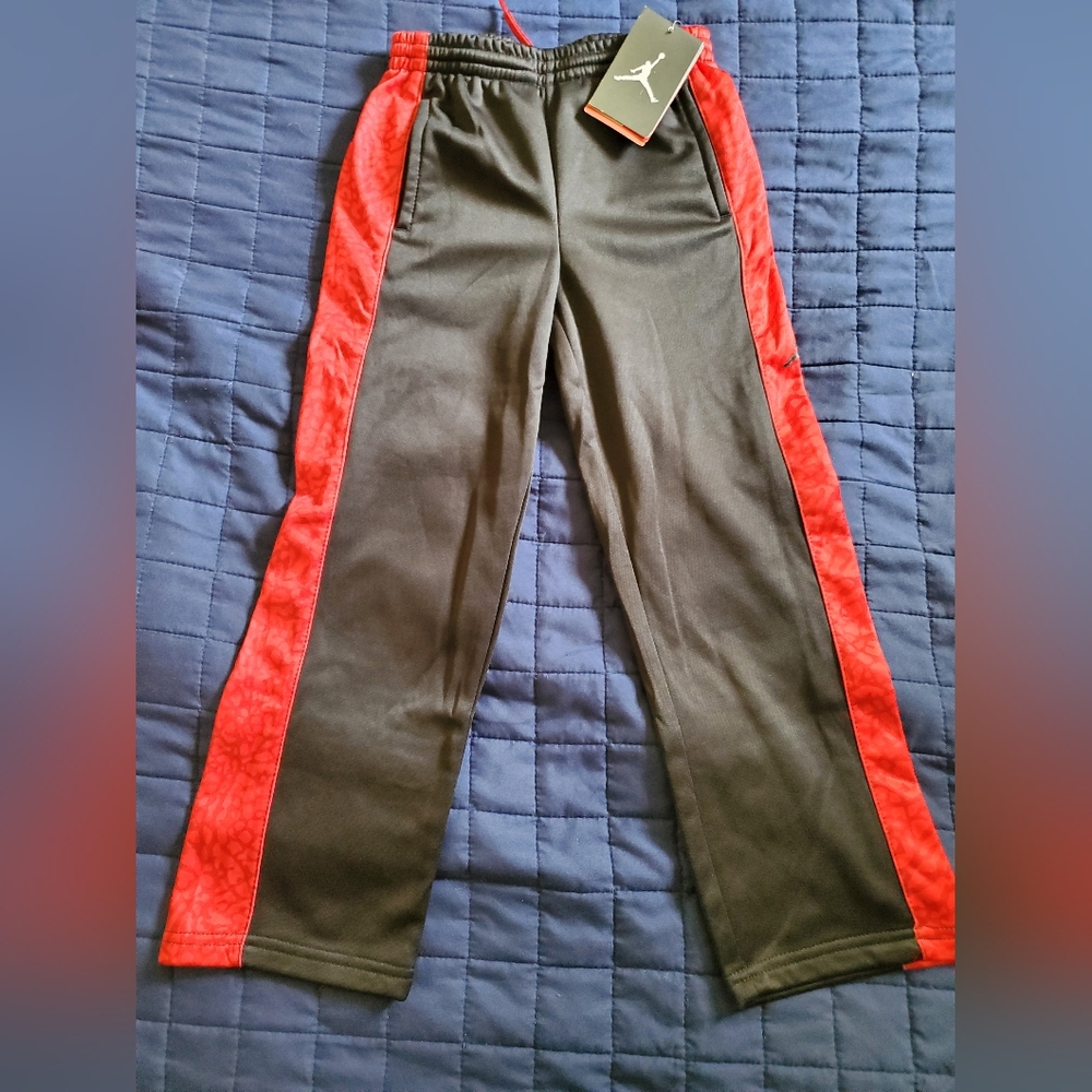 Air Jordan New Boys Size 6 sweats